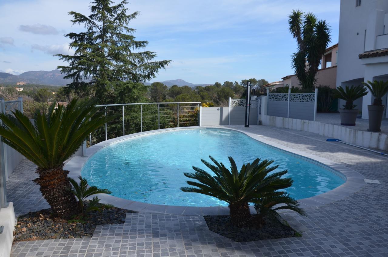 Belle Maison Avec Piscine Dans Les Hauteurs A Saint Raphael Esterno foto