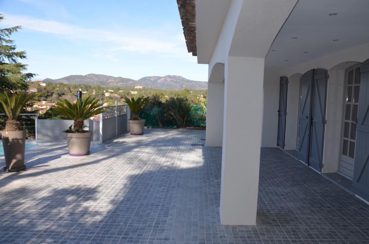 Belle Maison Avec Piscine Dans Les Hauteurs A Saint Raphael Esterno foto